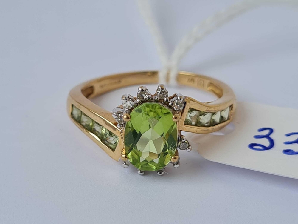 A peridot and diamond ring 9ct size O 2.5 gms - Image 2 of 4