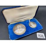 Two boxed silver Church medals 111 g.