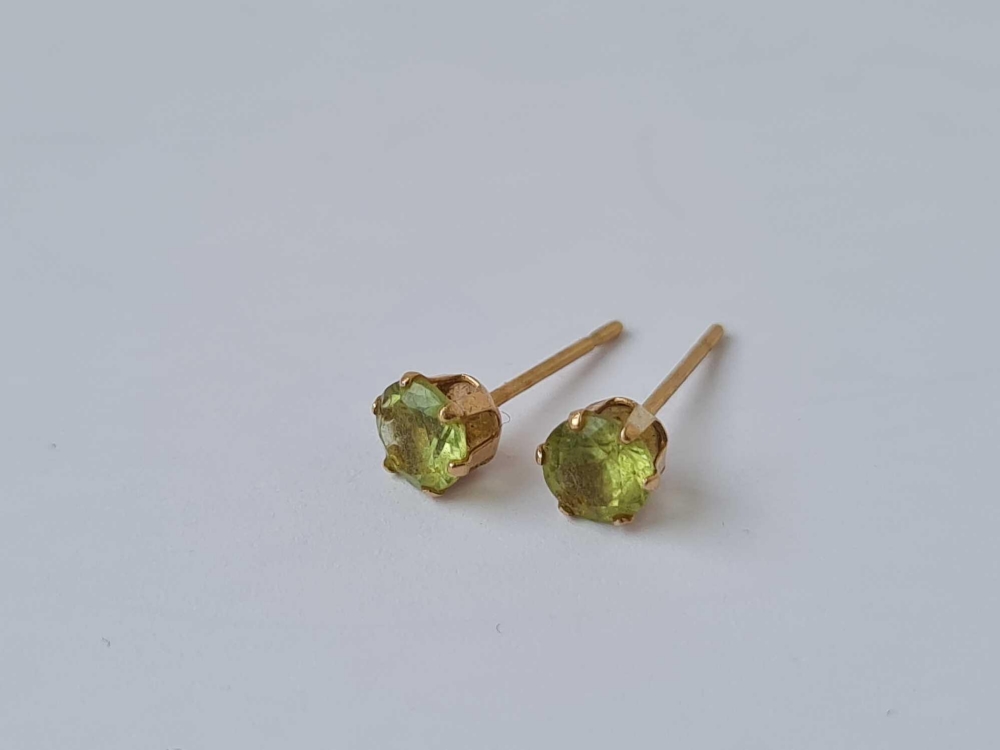 Two pairs of blue and green stone ear studs - Image 2 of 3