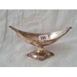 Oval boat shaped bowl on pedestal base. 7.5 inch wide. Birmingham 1926. 141 gms