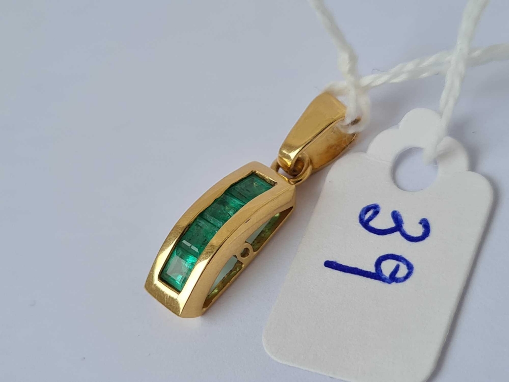 A four stone emerald pendant 18ct gold 2.4 gms - Image 2 of 3