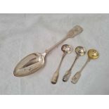 A fiddle pattern table spoon, London 1894 and three salt spoons, 115g