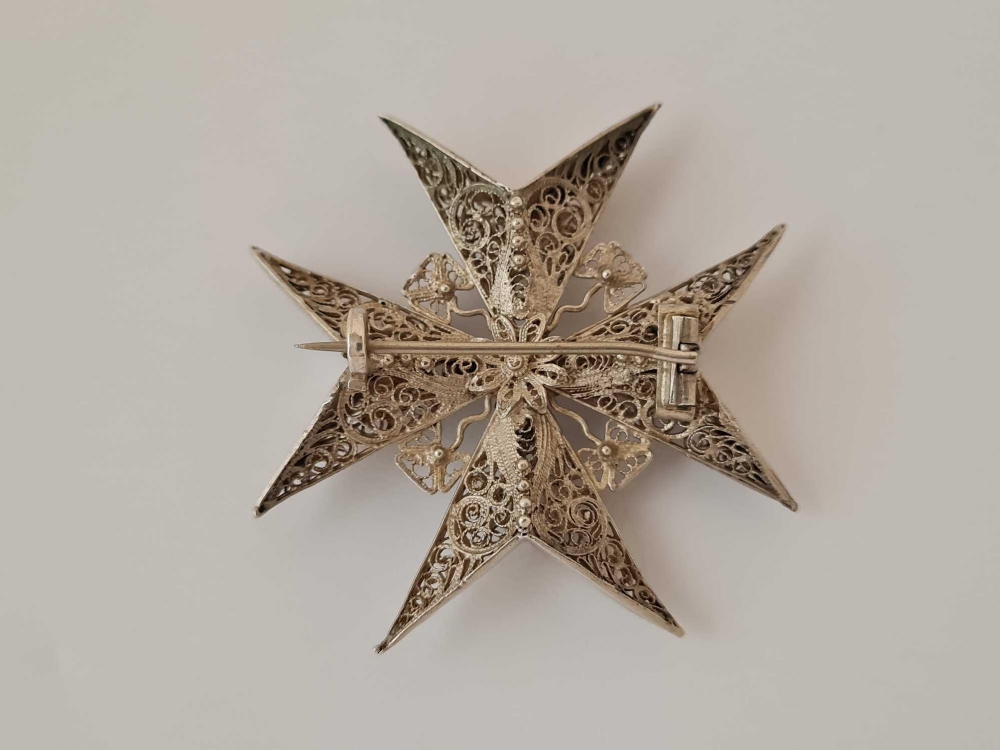 Antique Silver filigree Maltese cross brooch, 46 x 46mm - Image 2 of 2