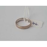 A WHITE GOLD BAND RING 18CT GOLD SIZE Q 5.5 GMS