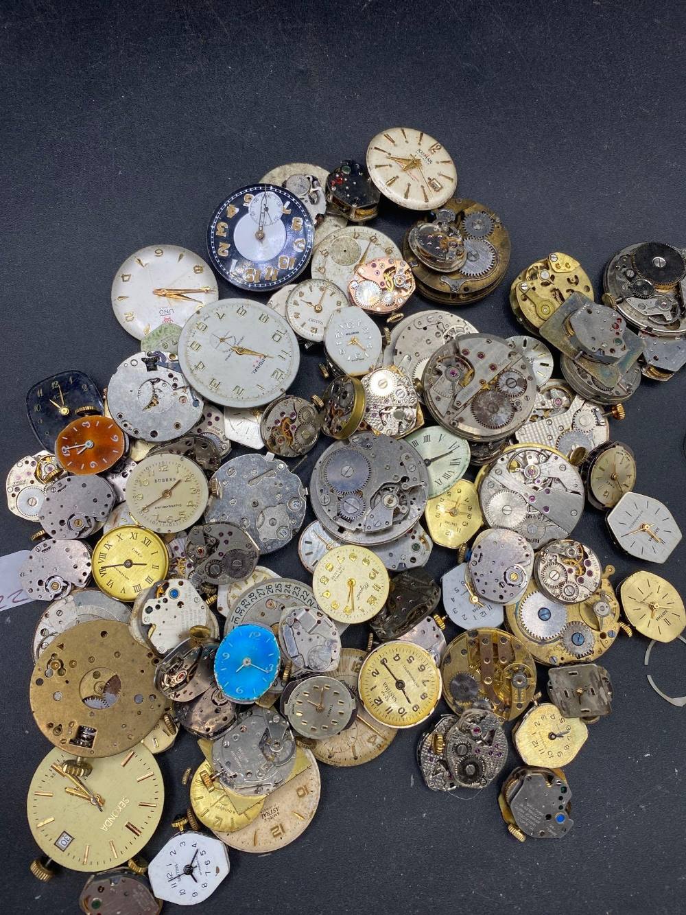 A large quantity of watch movements - Image 2 of 2