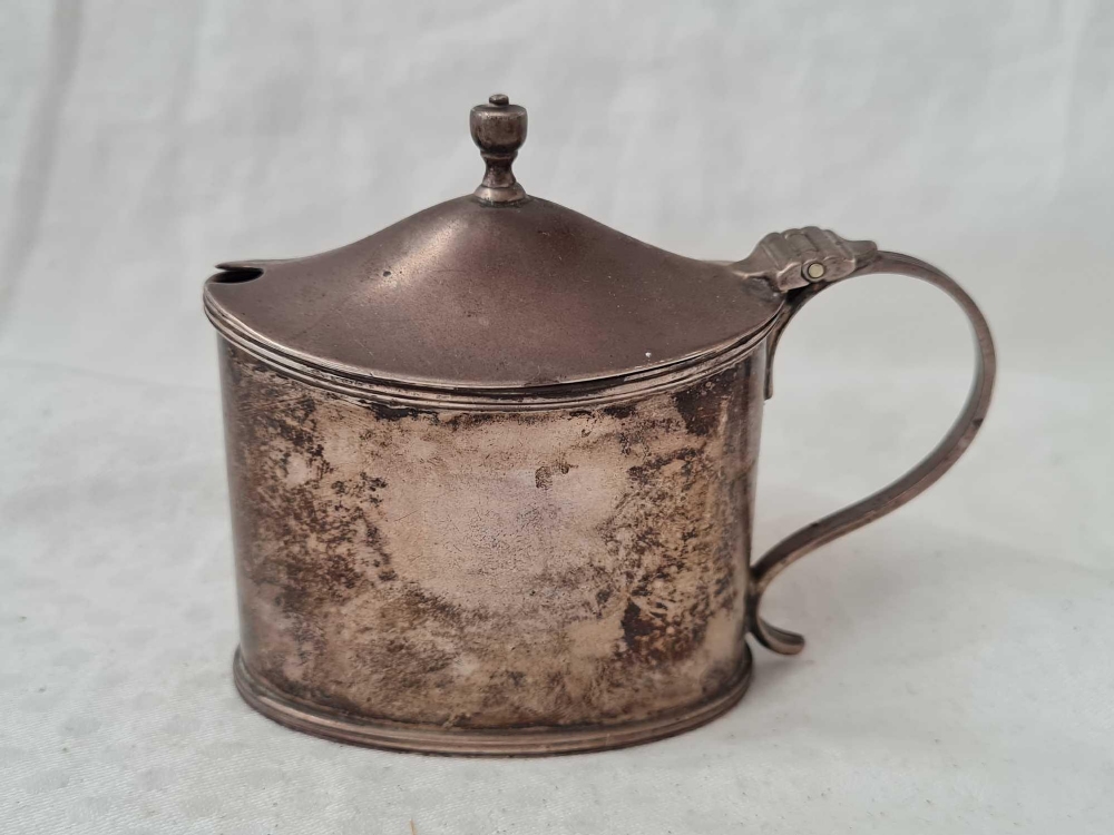 An oval Georgian style mustard pot, 4" wide, London 1895, 94g excluding B.G.L - Image 2 of 2