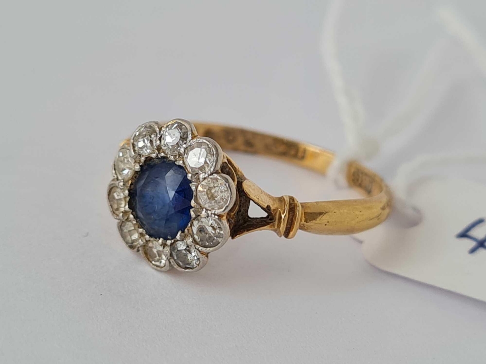 A sapphire and diamond cluster ring 18ct gold size N - Image 2 of 3