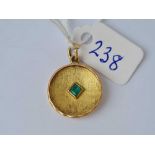 A emerald set pendant 18ct gold .5 gms