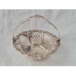 Georgian basket with pierced sides, swing handle, 5" diameter, by ER, 152g