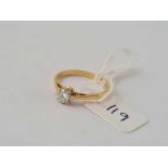 A 18CT GOLD AND PLATINUM SOLITAIRE DIAMOND RING SIZE Q 2 GMS