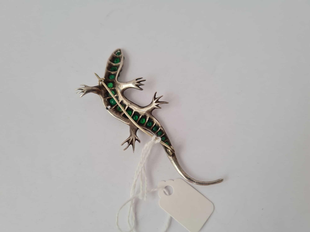 A antique silver paste lizard brooch - Image 4 of 4