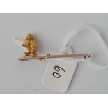 A novelty Victorian monkey brooch 18ct gold on 9ct and platinum bar no back on brooch