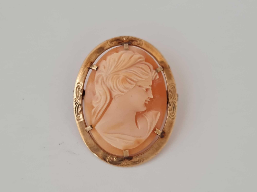 9ct set cameo brooch of a Female head.