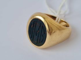 A BLOOD STONE SET SIGNET RING 14CT GOLD SIZE N 16.3 GMS
