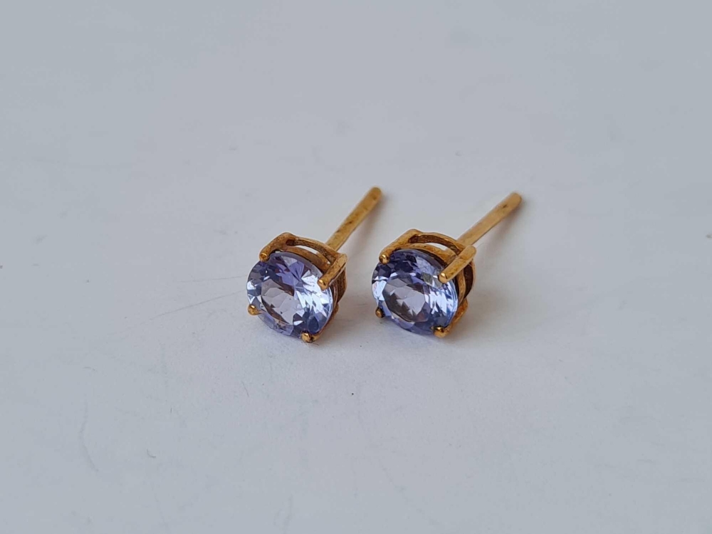 Two pairs of blue and green stone ear studs - Image 3 of 3