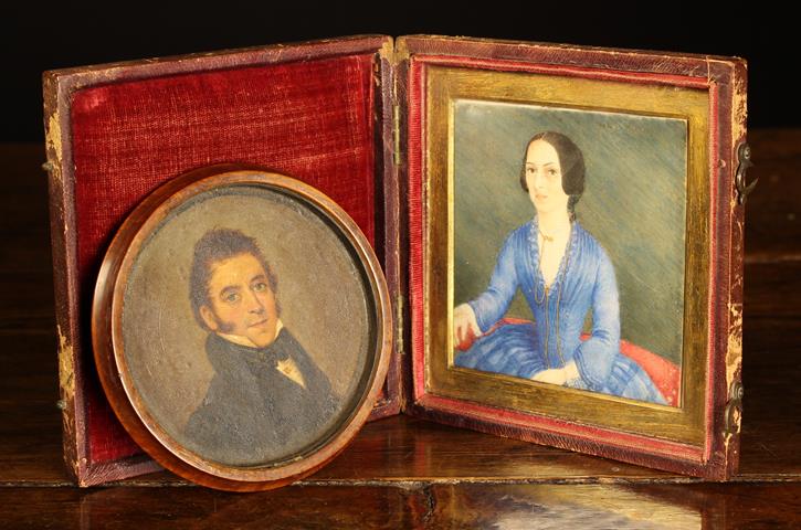 An Early 19th Century French Pressed Burrwood Snuff Box Lid decorated in relief with figures - Image 2 of 2