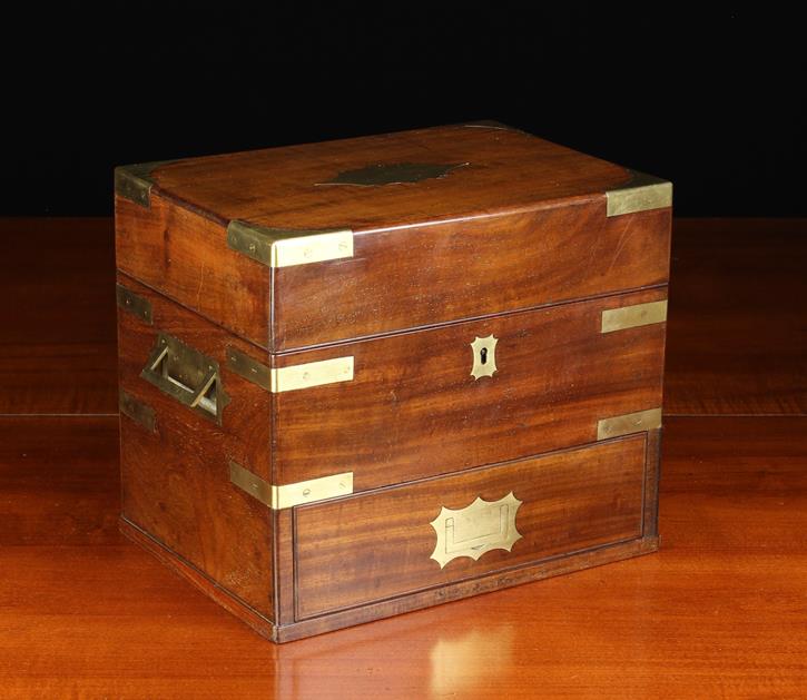 A Fine Mahogany Fitted Travelling Jewellery Box of rectangular form. - Bild 2 aus 3