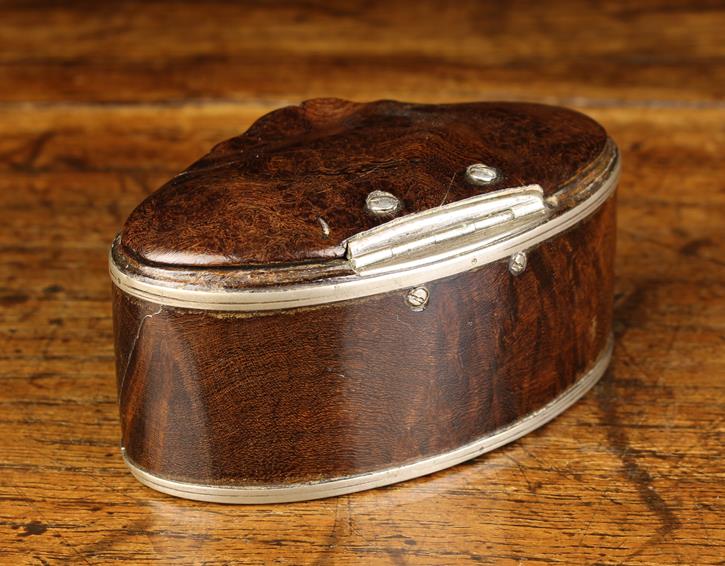 A Fine 18th or Early 19th Century Burr-wood Snuff Box of deep rich colour & patination. - Image 4 of 4