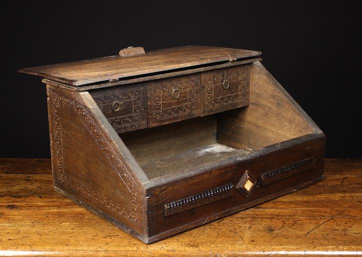 A Fine 17th Century Boarded Oak Desk Box. - Image 2 of 2