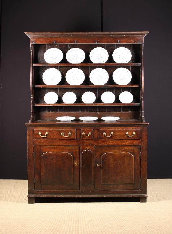 A Fine 18th Century Oak Welsh Dresser & Rack attributed to Denbighshire of rich colour and - Image 2 of 3