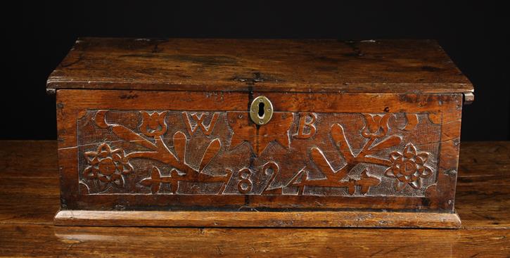 A Fine 18th Century Boarded Oak Desk Box with 19th Century Folk Art Carving. - Image 3 of 3