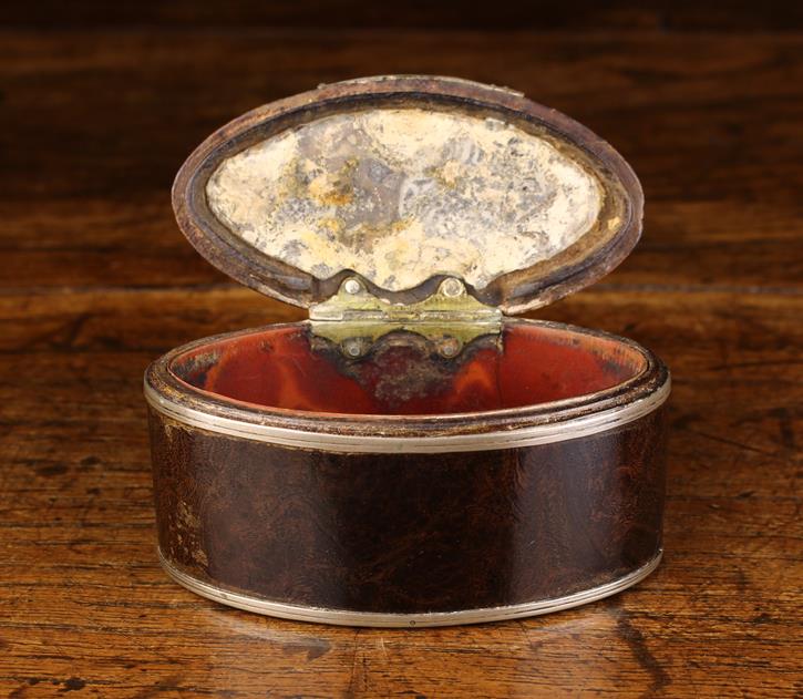 A Fine 18th or Early 19th Century Burr-wood Snuff Box of deep rich colour & patination. - Image 2 of 4