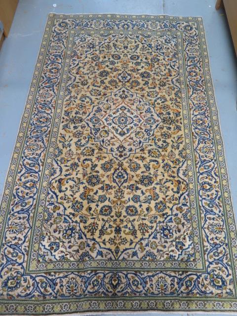 A hand knotted woollen Kashan rug, 2.44m x 1.45m