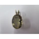 A hallmarked 9ct yellow gold pendant, 3cm x 1.5cm, approx 6.6 grams, in good condition