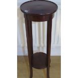 An Edwardian mahogany and inlaid 2 tier jardinere / plant stand, 95cm tall x 31cm diameter, in