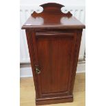 An Edwardian mahogany bedside cabinet, 86cm tall x 38cm wide