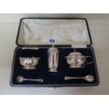 A boxed silver cruet, weighable silver approx 4.9 troy oz