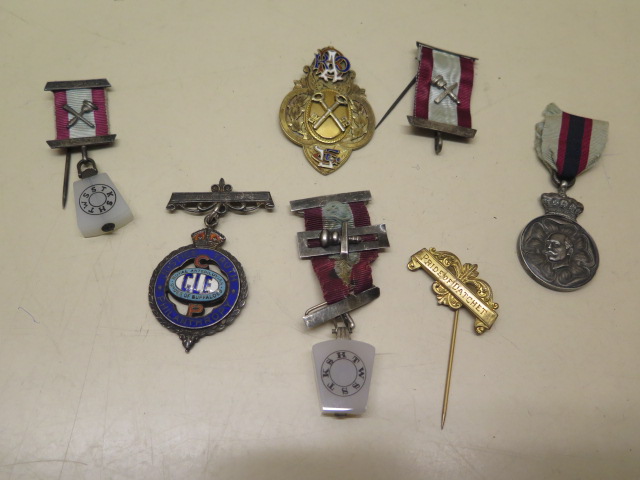 9 assorted silver and other medallions, Masonic, Oddfellows, Buffalo including Knights of Pythians - Image 4 of 5