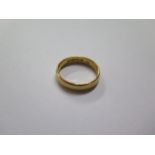 A hallmarked 22ct yellow gold band ring, size M, approx 4.3 grams