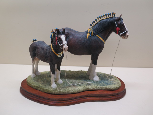 A Border Fine Art Group Champion mare and foal B0334, made in Scotland, in good condition, no box
