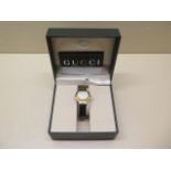 A Gucci 12 reversible ladies quartz bracelet watch with sprung strap, in good condition, working,