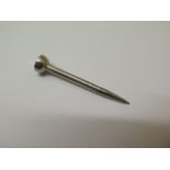 An interesting golf silver pencil in the shape of a tee, 6.5cm long