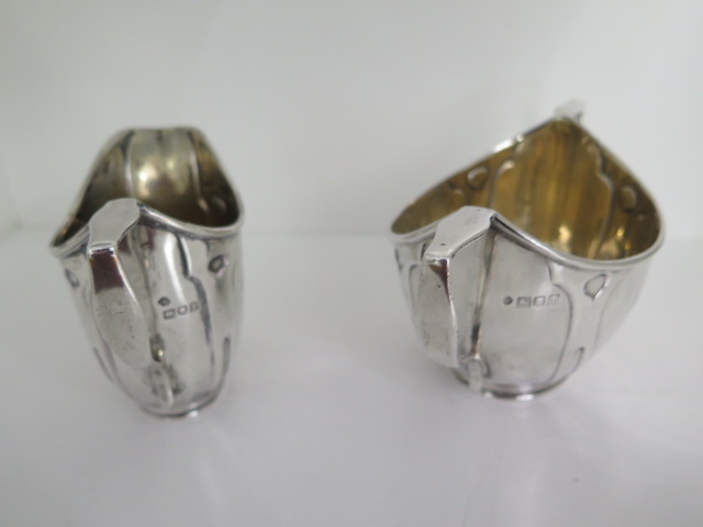 A silver jug and sugar bowl, London 1906/07 William Hutton & Sons Ltd, approx 9.7 troy oz, - Image 4 of 4