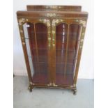 A pretty decorated mahogany two door glazed display cabinet with 3 shelves, 126cm tall x 76cm x