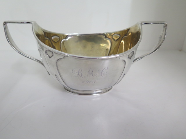 A silver jug and sugar bowl, London 1906/07 William Hutton & Sons Ltd, approx 9.7 troy oz, - Image 2 of 4
