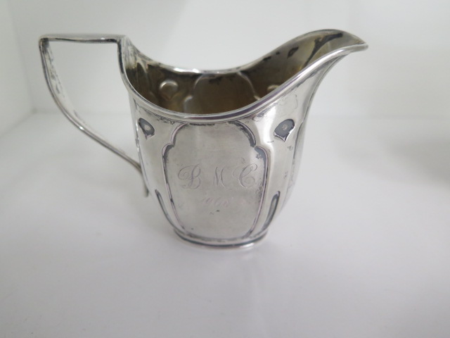 A silver jug and sugar bowl, London 1906/07 William Hutton & Sons Ltd, approx 9.7 troy oz, - Image 3 of 4