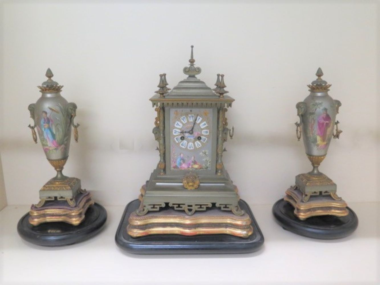 Modern, Antique and Fine Furniture, Specialist Clocks, Silver, Rugs, Paintings, Jewellery, Coins, Collectables