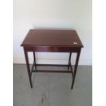 An Edwardian mahogany inlaid and boxwood strung lamp table, in polished condition, 74cm tall x