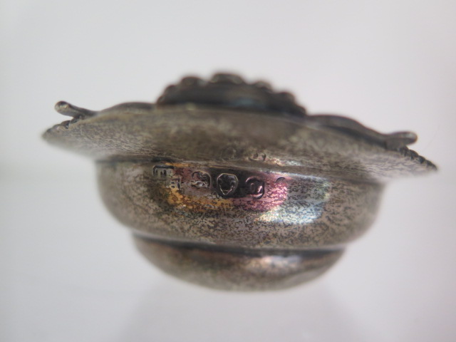 A silver pap boat London George III, 13cm long, some denting / wear, approx 1.5 troy oz - Image 6 of 7