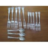 An assortment of silver Kings and Queens pattern silver flatware (13), total weight approx 33 troy