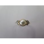 A hallmarked 9ct yellow gold pearl and diamond ring, size O, approx 2.2 grams, good condition
