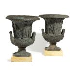 A PAIR OF ITALIAN PATINATED BRONZE GRAND TOUR MODELS OF THE MEDICI VASE AFTER THE ANTIQUE. LATE 19TH
