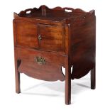 A GEORGE III MAHOGANY TRAY-TOP BEDSIDE COMMODE LATE 18TH CENTURY the shaped gallery pierced with