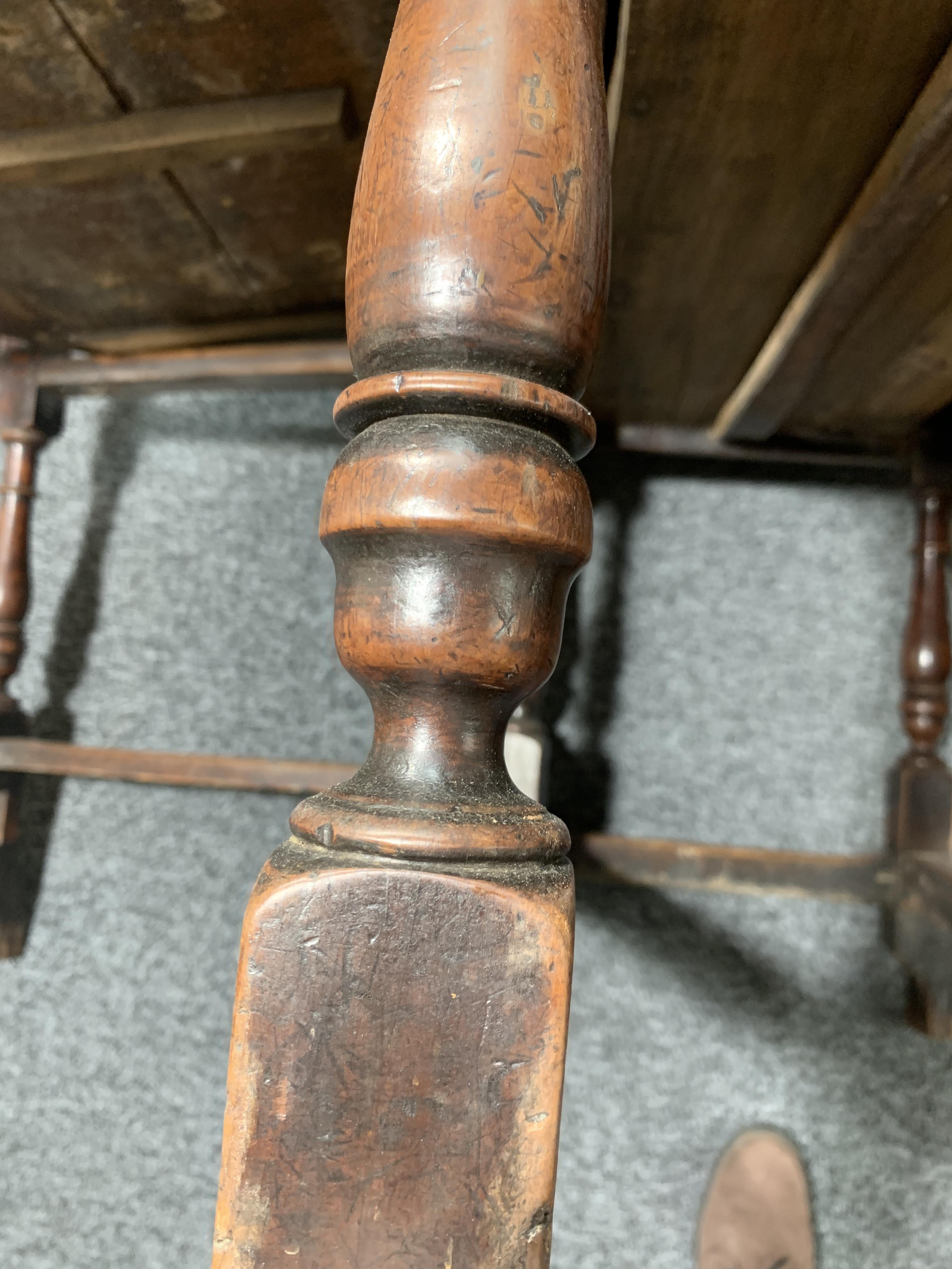 A WILLIAM AND MARY YEW GATELEG DINING TABLE LATE 17TH / EARLY 18TH CENTURY the oval drop-leaf top on - Image 22 of 25