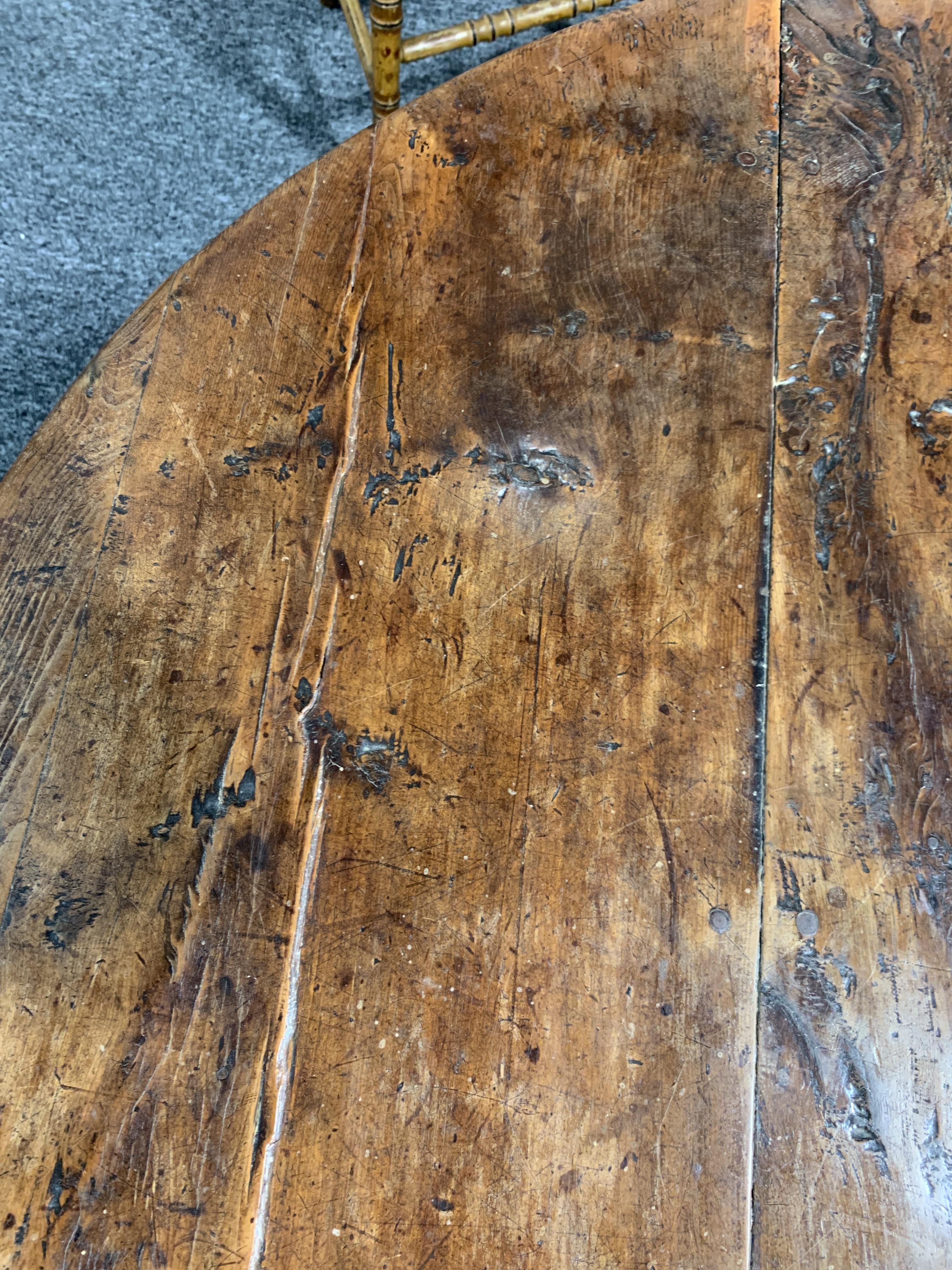 A WILLIAM AND MARY YEW GATELEG DINING TABLE LATE 17TH / EARLY 18TH CENTURY the oval drop-leaf top on - Image 13 of 25