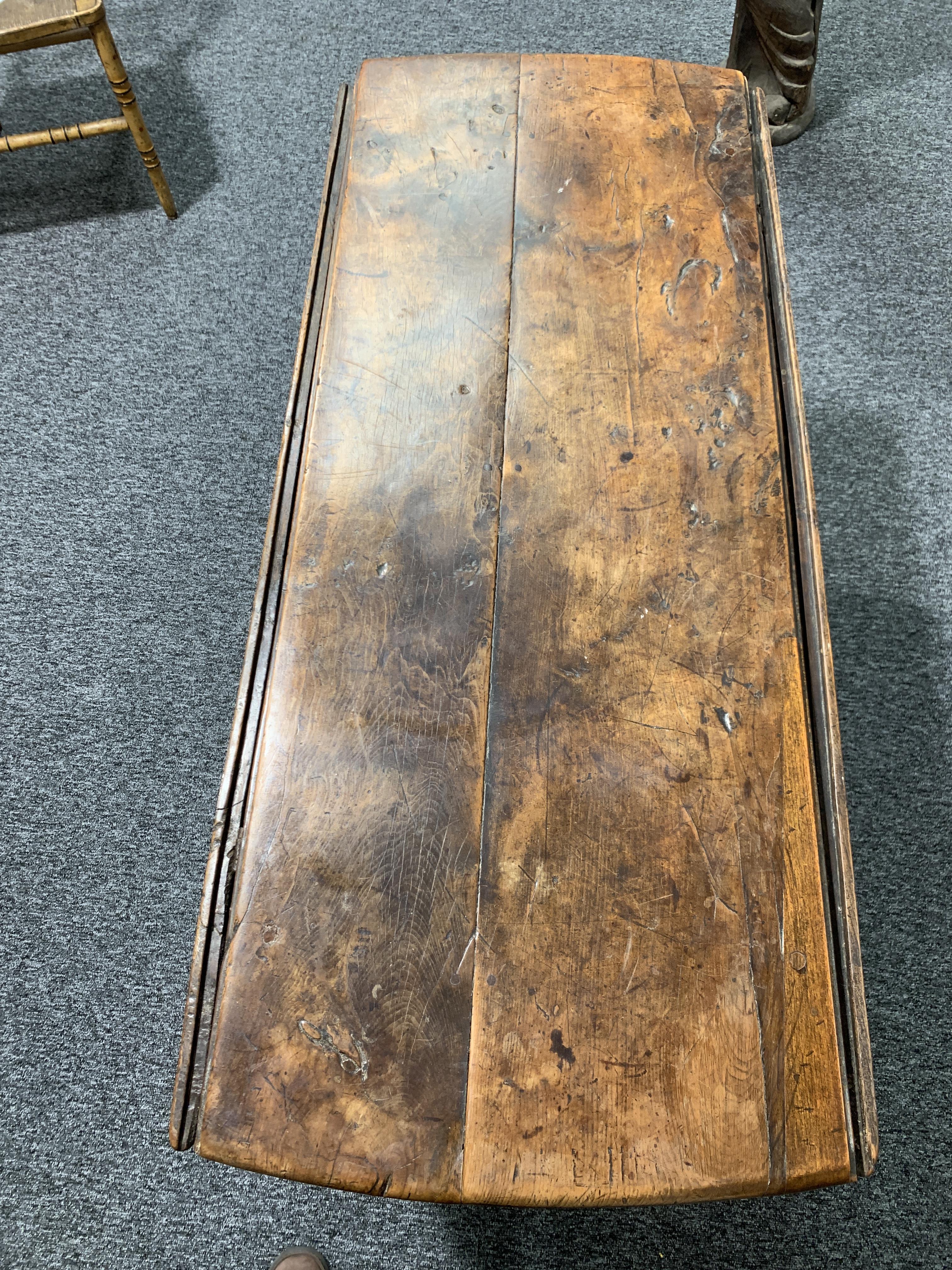A WILLIAM AND MARY YEW GATELEG DINING TABLE LATE 17TH / EARLY 18TH CENTURY the oval drop-leaf top on - Image 15 of 25